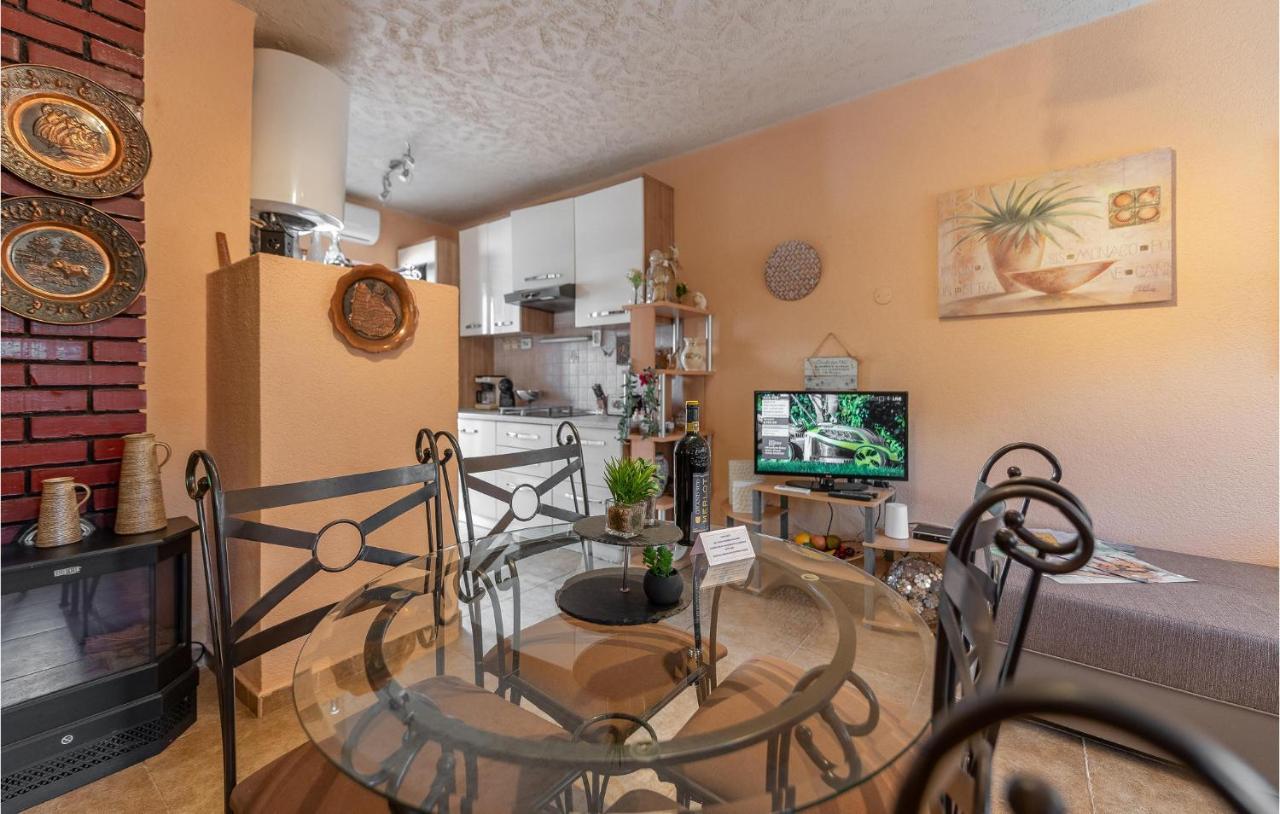 Cozy Home In Vrsi With Wifi Экстерьер фото