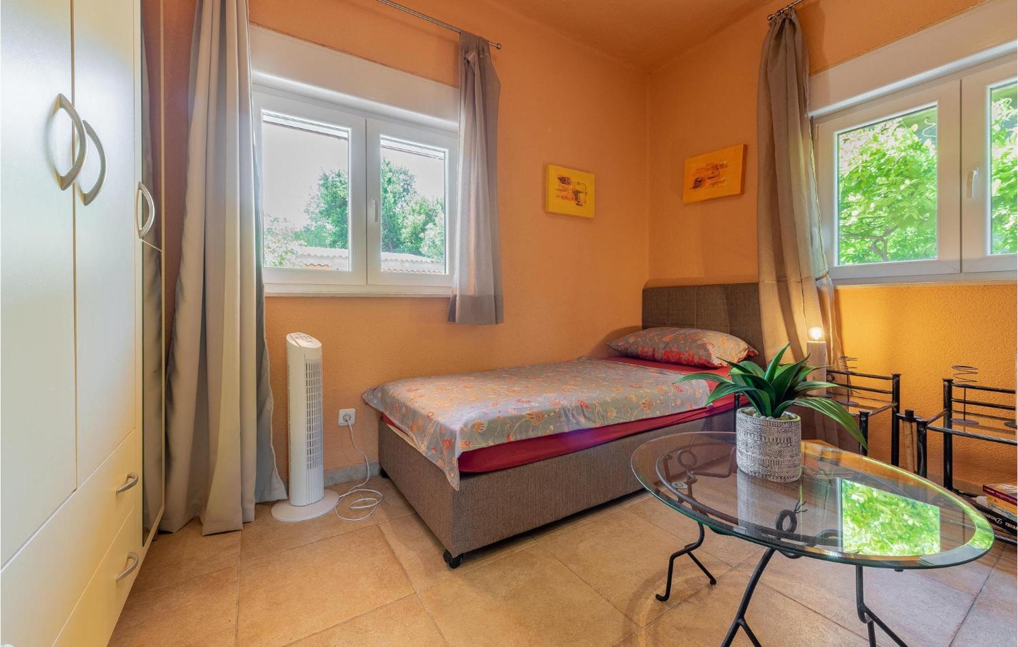 Cozy Home In Vrsi With Wifi Экстерьер фото